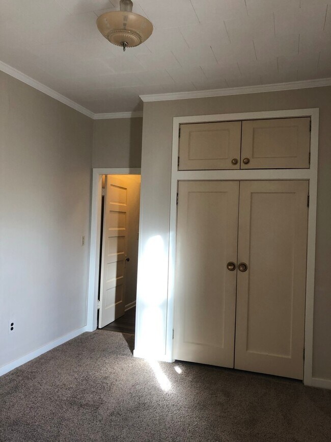 Foto del edificio - 2 bedroom, 1 bath house with attached gara...