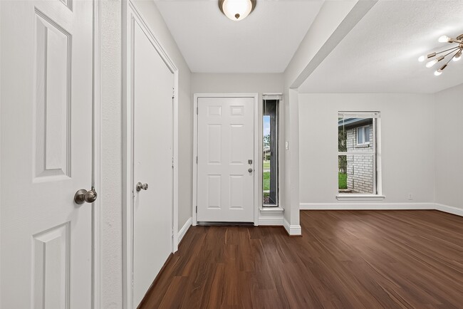 Building Photo - 509 Southern Oaks Dr