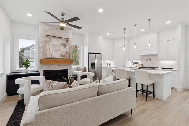 Foto principal - 1000 W 10th St