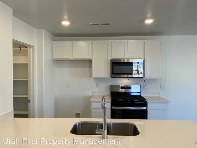 Building Photo - 3 br, 2 bath House - 3269 E Elkhorn Lane