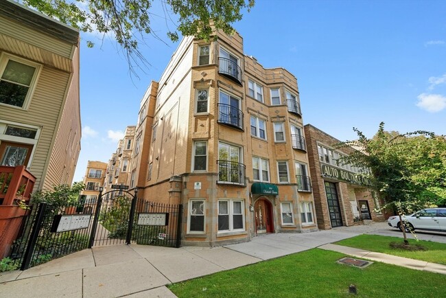 Building Photo - 3918 N Kedvale Ave