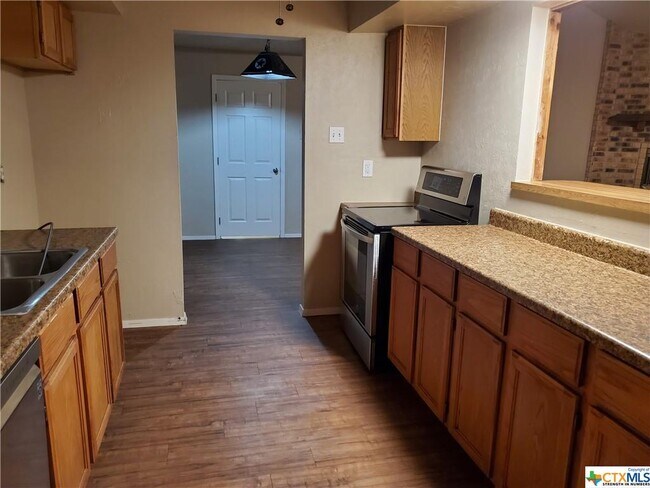Foto del edificio - 245 Lone Oak St
