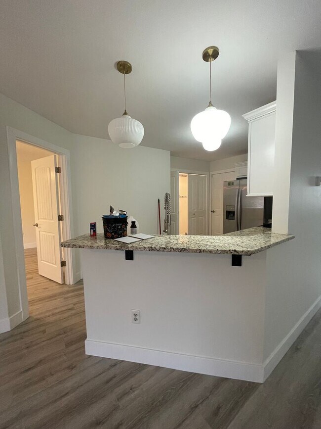 Building Photo - 1009-1011