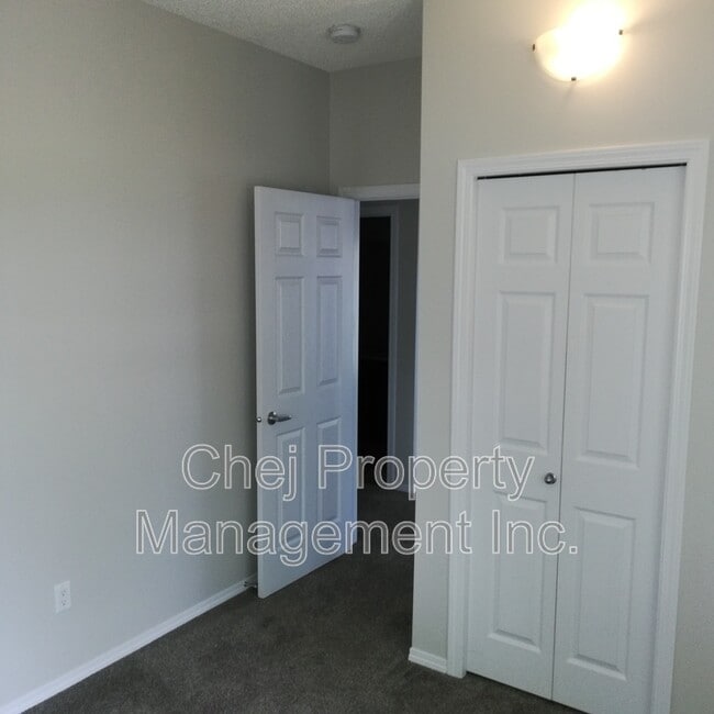 Photo du bâtiment - 1179 Summerside Dr SW