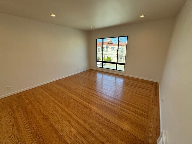 Foto del edificio - Remodeled 2BR/1BA Single Family Home in Su...