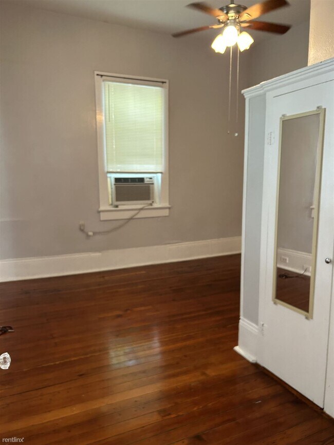Building Photo - 1 br, 1 bath 4plex - 4012A Orleans Ave Mid...