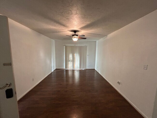 Foto del edificio - Walk to Campus from your Downstairs Flat