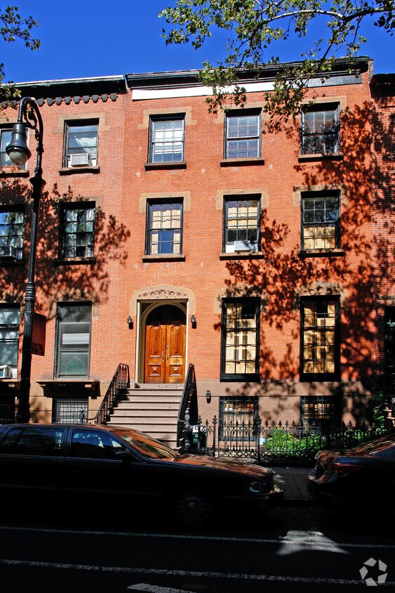 Foto del edificio - 328 Clinton Ave. Tenants Corp.