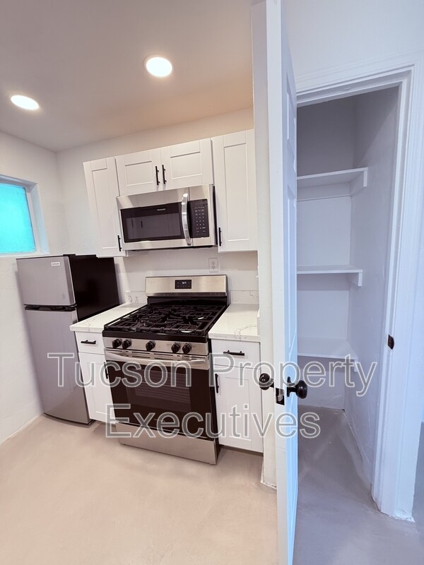 Foto del edificio - 810 N Alvernon Way