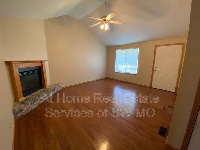 Foto del edificio - 3382 W Montclair St
