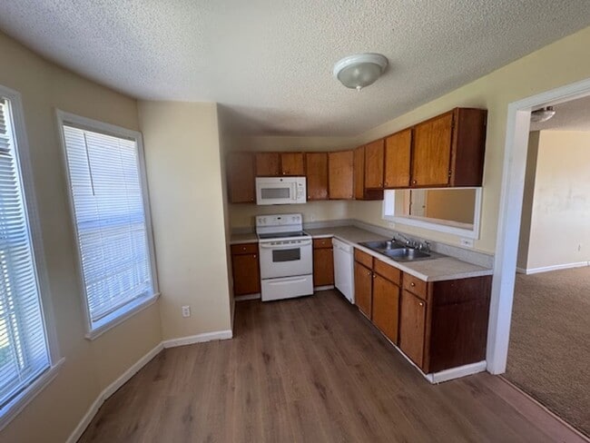 Building Photo - 3301 Roanoke Rd