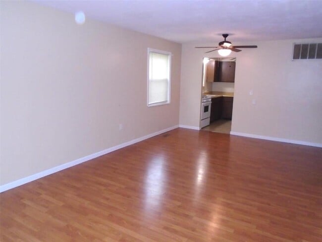 Building Photo - 42 Eastland Dr