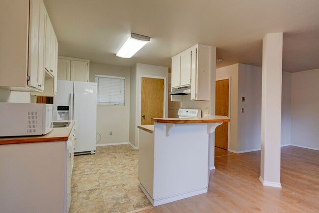 Foto del edificio - 3 Bedroom 1.5 Bath Pet Friendly House