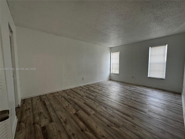 Foto del edificio - 2800 NW 56th Ave