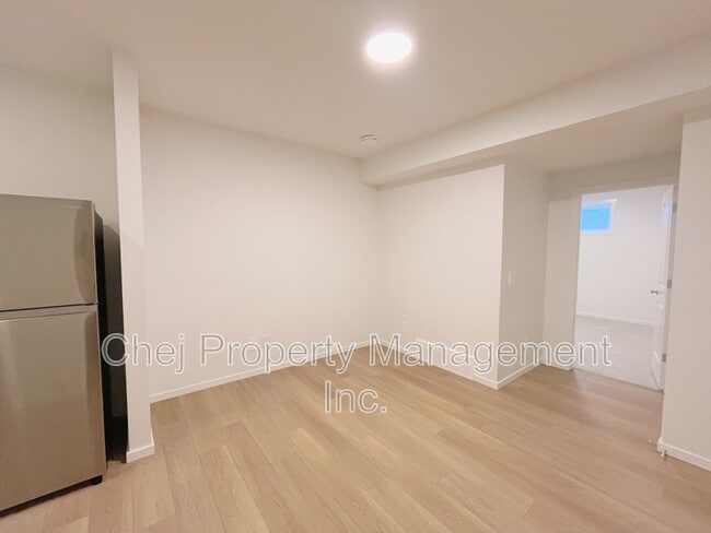 Building Photo - 3403-3169 169 St. SW