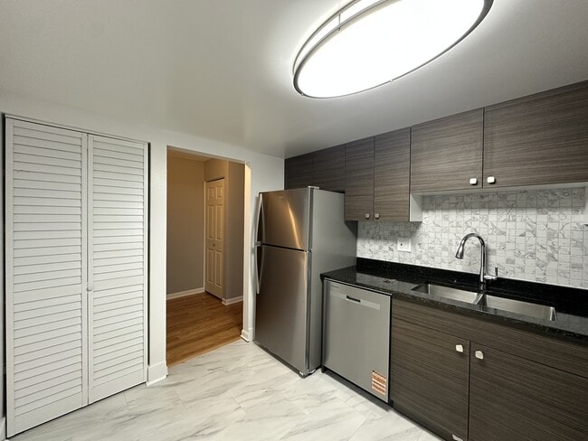 Foto del edificio - 525 N Quentin Rd