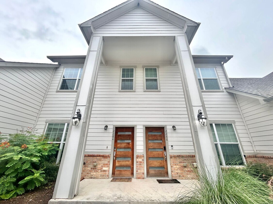 Foto principal - Bright & Spacious 2 Bed, 1.5 Bath in Austin!