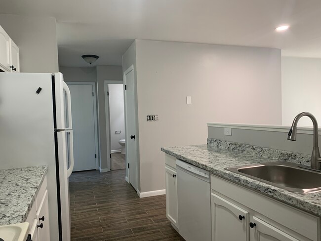 Building Photo - 3 Plantation Ln