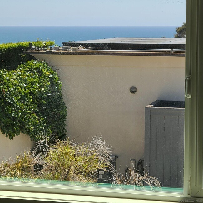 Building Photo - 610 Nob Ave