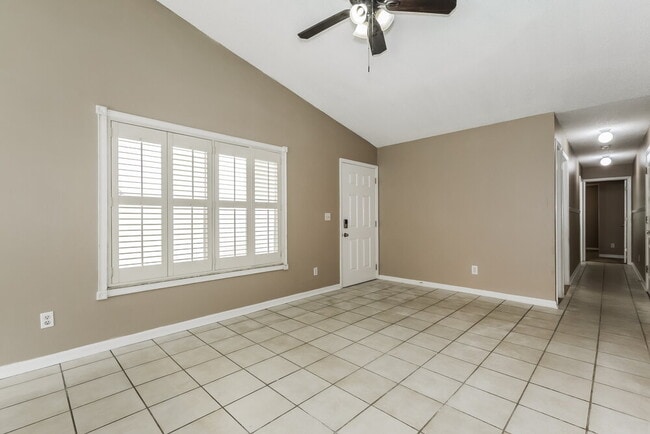 Foto del edificio - 23033 Clearwater Pl