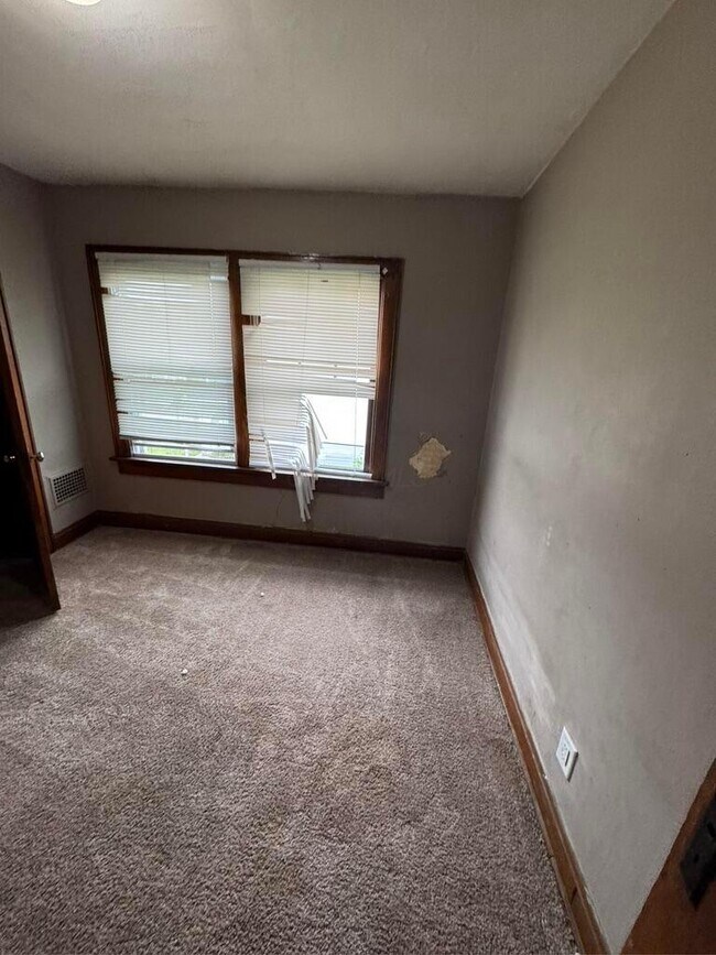 Foto del edificio - 736 Seymour Ave
