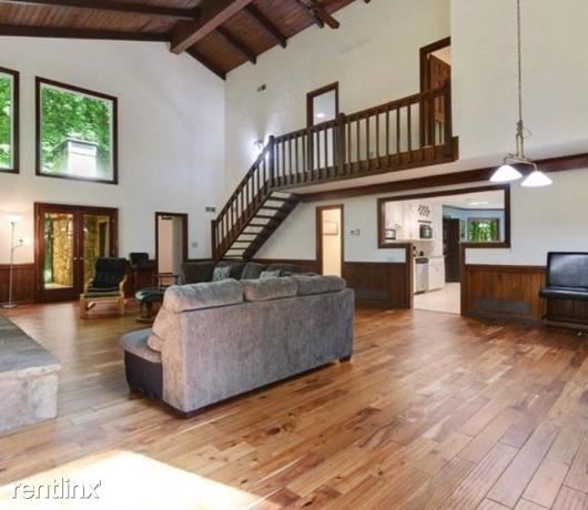 Building Photo - 4 br, 3 bath House - 1012 Lake Charles Drive