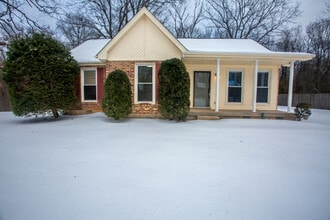 Building Photo - 315 Kevin Dr