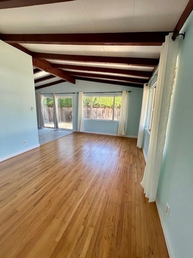 Building Photo - 4576 Auhay Dr