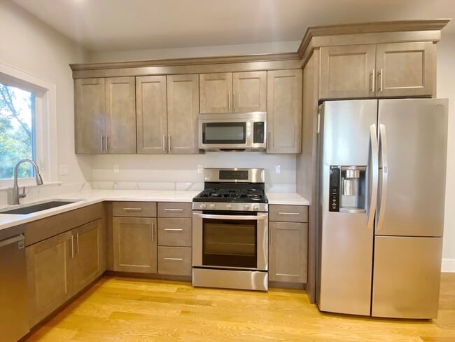 Foto del edificio - 821 Winthrop Ave