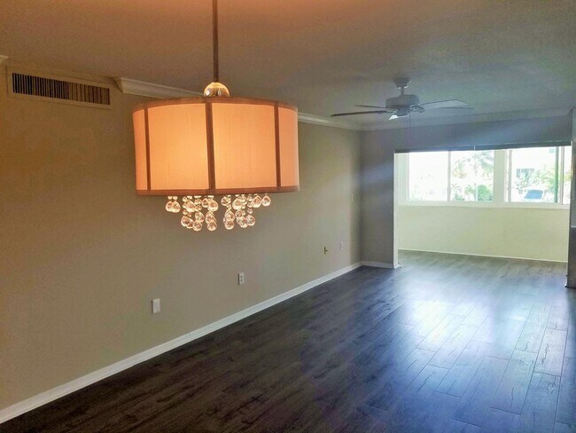 Building Photo - 12000 Capri Cir S
