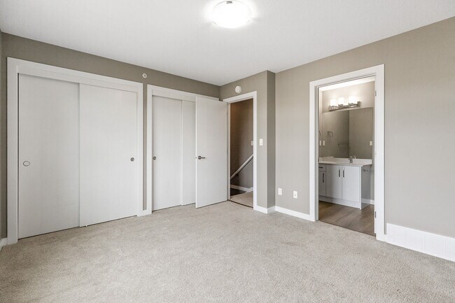 Building Photo - 1631 Hammond Cres NW