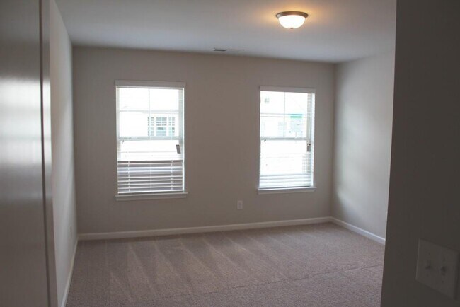 Foto del edificio - 5605 Warmstone Ln