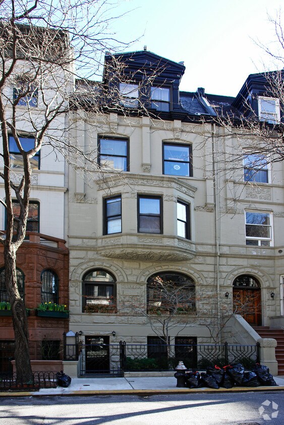 Building Photo - 133 W 80th St