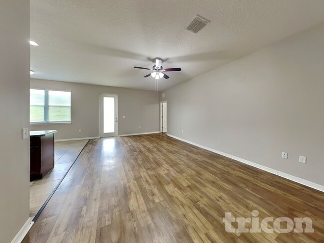 Foto del edificio - 158 Blackstone Creek Rd