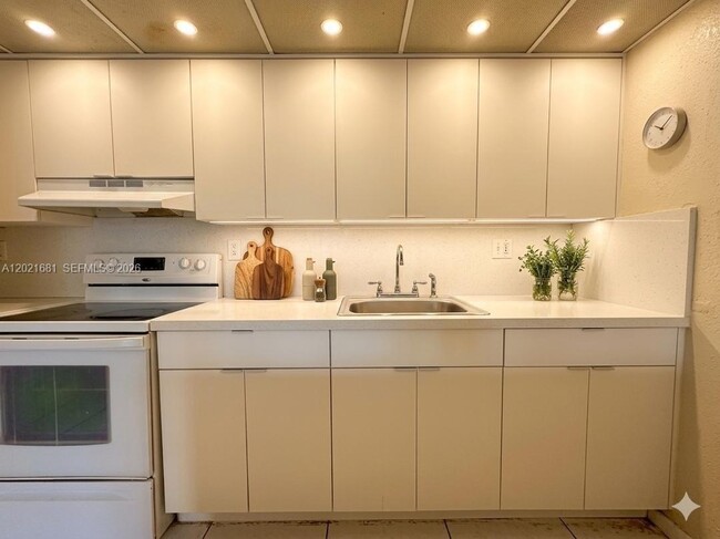 Foto del edificio - 17650 NW 68th Ave