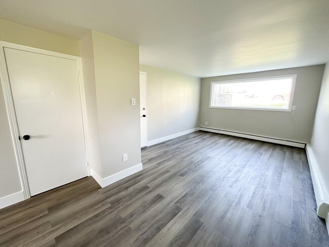 Building Photo - 673 Greystone Terrace