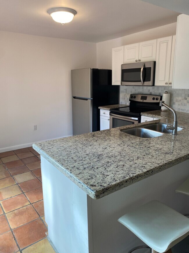 Kitchen - 4700 SW 67th Ave