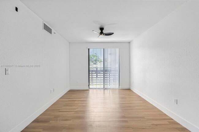 Foto del edificio - 16955 SW 100th Ave