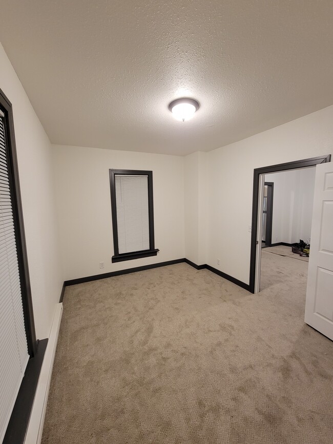 Building Photo - 613 Market St