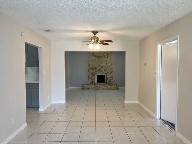 Building Photo - 3033 SW Collings Dr