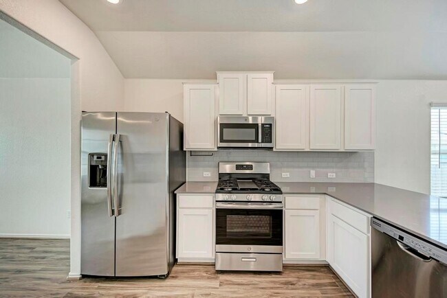 Building Photo - 6513 Leonardo Cove