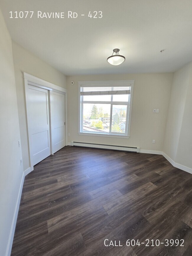 Photo du bâtiment - Modern Condo Near King George