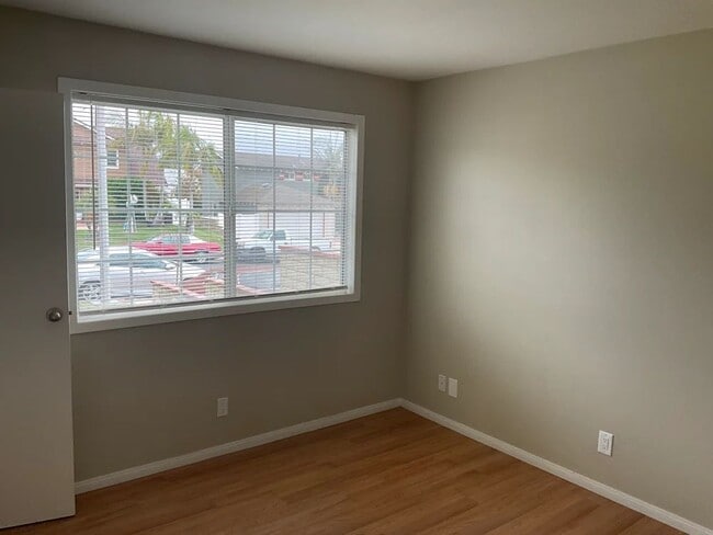 Building Photo - 10115 S 53rd Ave