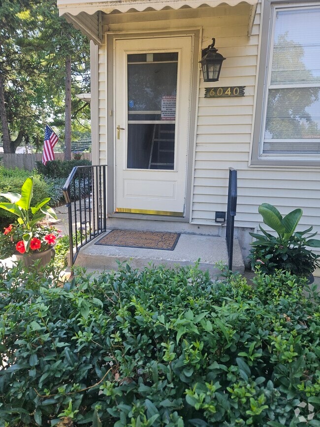 Old Norwood Park Apartments for Rent with Parking Chicago, IL 2