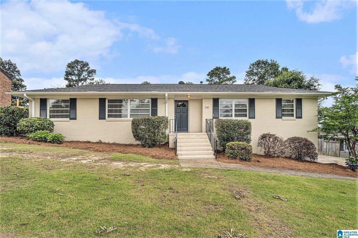 Primary Photo - 3137 Woodhaven Dr