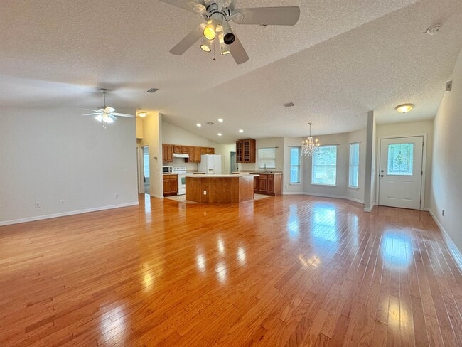 Building Photo - 932 Delcie Dr