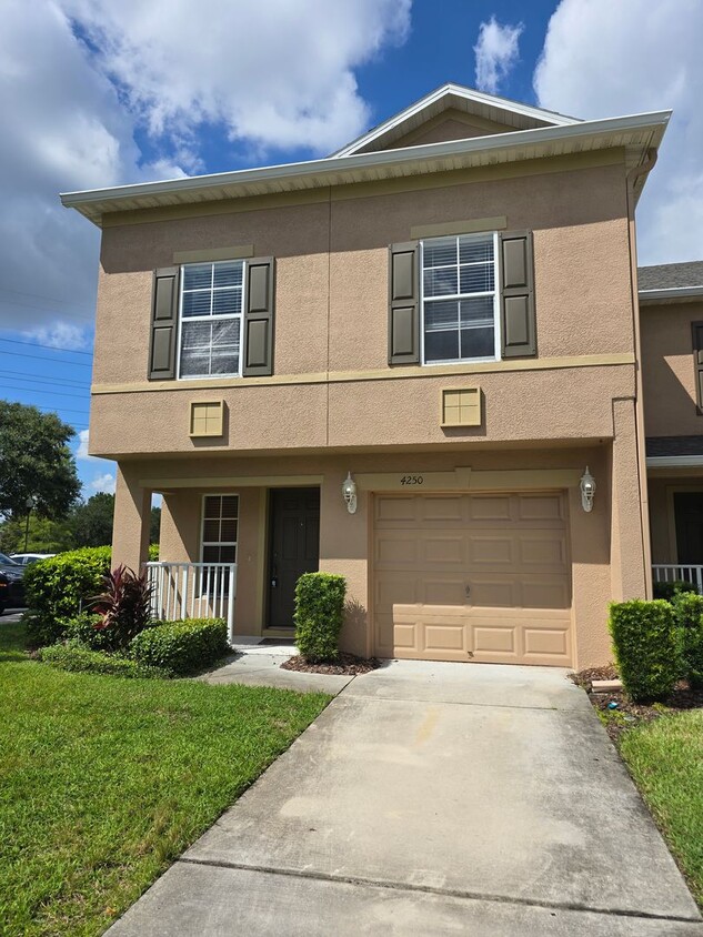 Foto principal - *SPACIOUS TOWNHOME* Hawthorne Village - Ac...