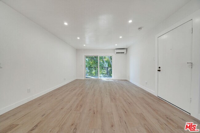 Foto del edificio - 9005 Cynthia St