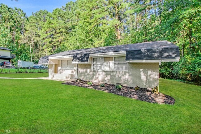 Building Photo - 645 Plainville Dr SW