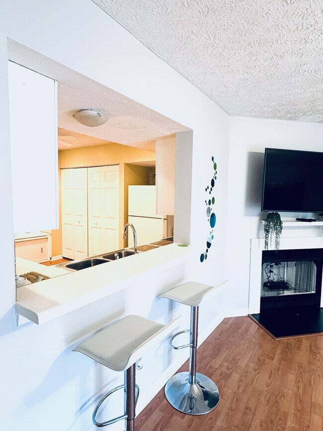 Foto del edificio - 8262 McGuire Dr